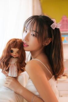 《年轻的女教师》hd9在线观看